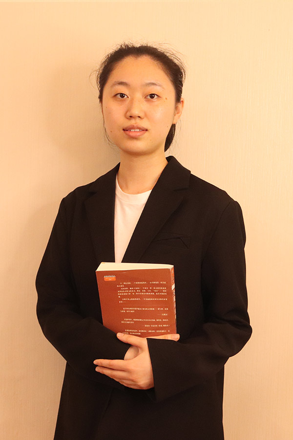 靖边梁艺 本科学历，优秀班主任