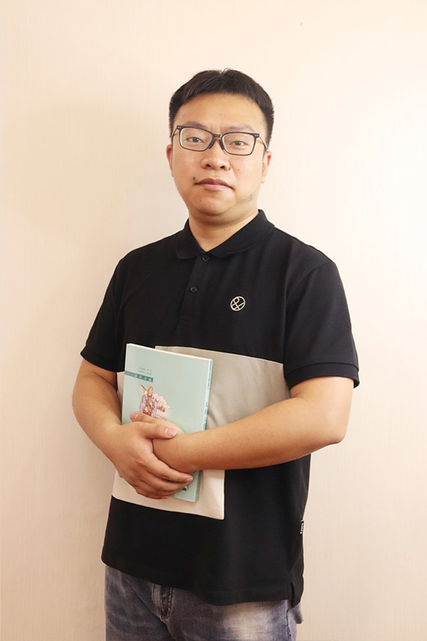 靖边杨斌 本科学历，毕业于西安航空学院