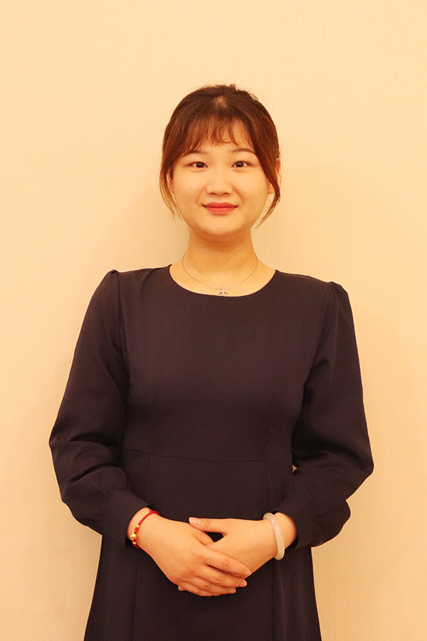 靖边文哲 本科学历，优秀班主任