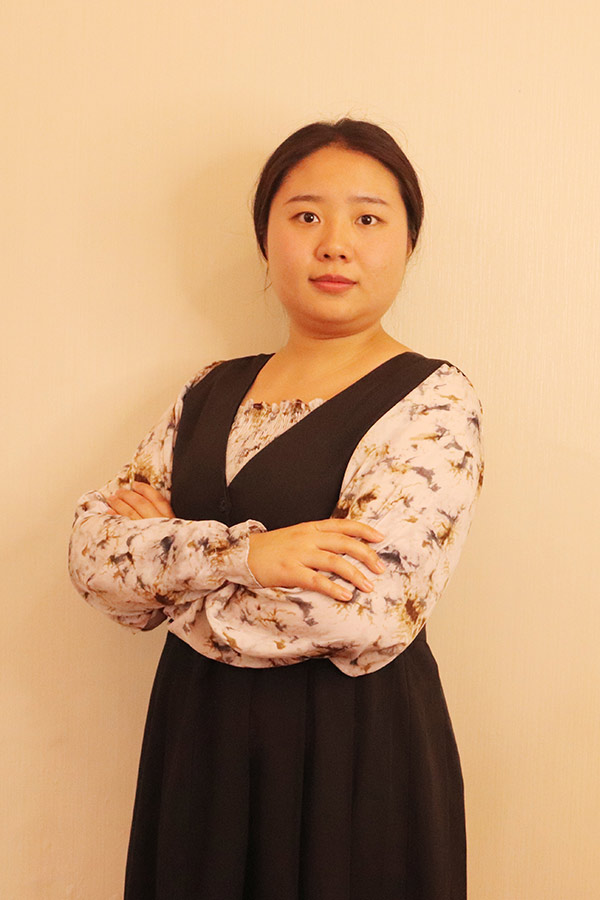 靖边何爱玲 本科学历，优秀班主任